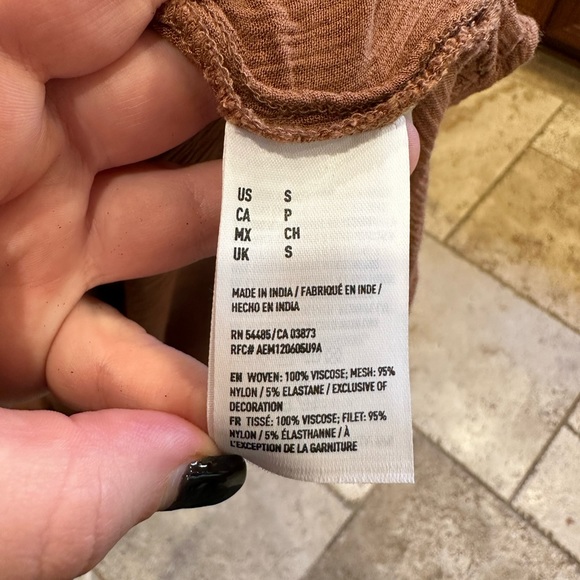 American Eagle Brown Lace Angel Sleeved Top Size Small - Picture 6 of 9